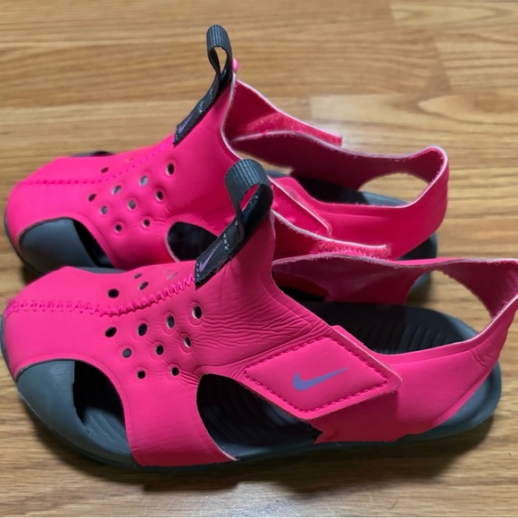 Nike Pink and Gray Sporty Sandals size 10C - Picture 2 of 6